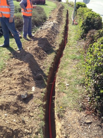 Avion-výkop pro kabel NN