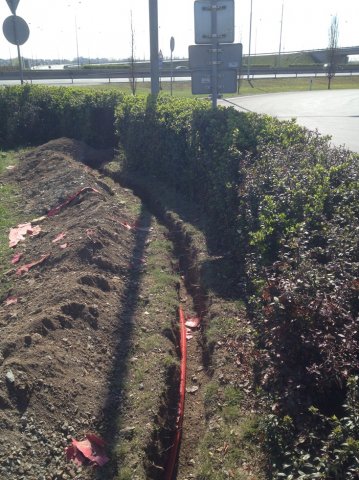 Avion-výkop pro kabel NN