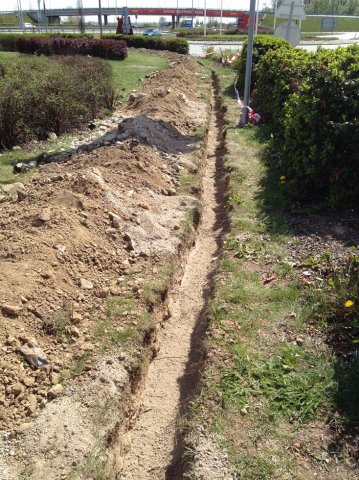 Avion-výkop pro kabel NN