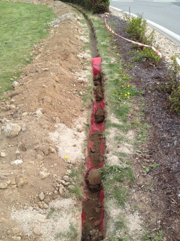 Avion-výkop pro kabel NN