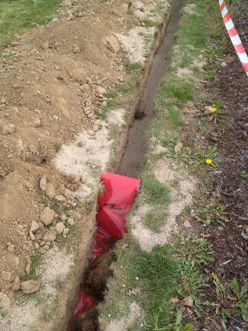 Avion-výkop pro kabel NN