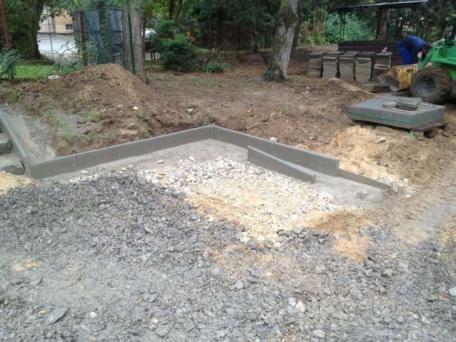 MŠ Kárníkova-zámková dlažba