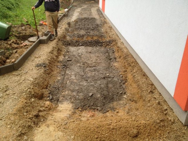 MŠ Kárníkova-zámková dlažba