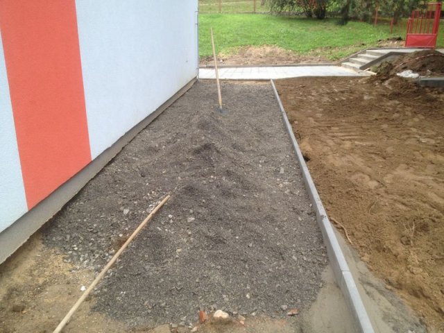 MŠ Kárníkova-zámková dlažba