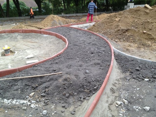 MŠ Kárníkova-zámková dlažba