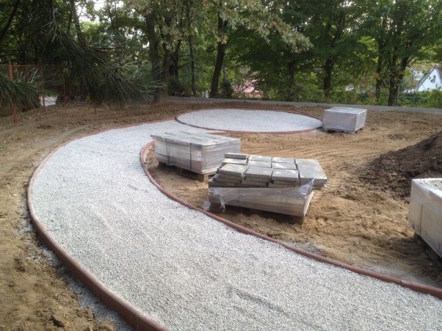 MŠ Kárníkova-zámková dlažba