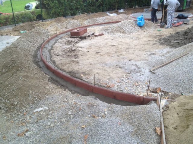 MŠ Kárníkova-zámková dlažba