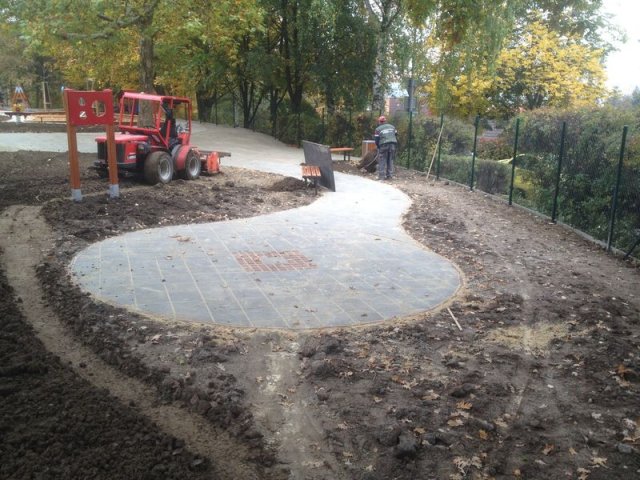 MŠ Kárníkova-zámková dlažba