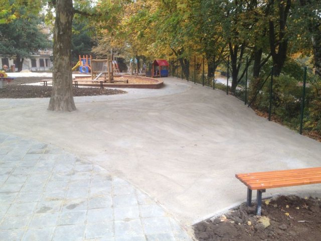 MŠ Kárníkova-zámková dlažba