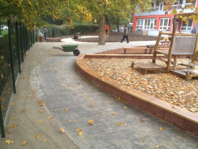 MŠ Kárníkova-zámková dlažba