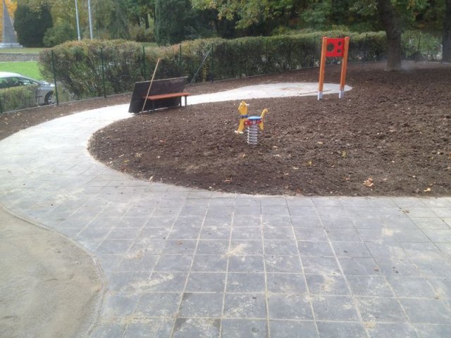 MŠ Kárníkova-zámková dlažba