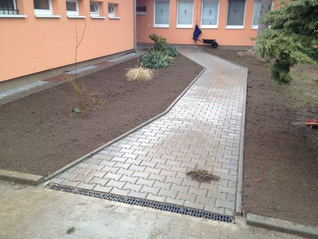 MŠ Koperníkova-zámková dlažba