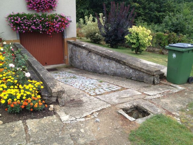 Mokra-zámková dlažba