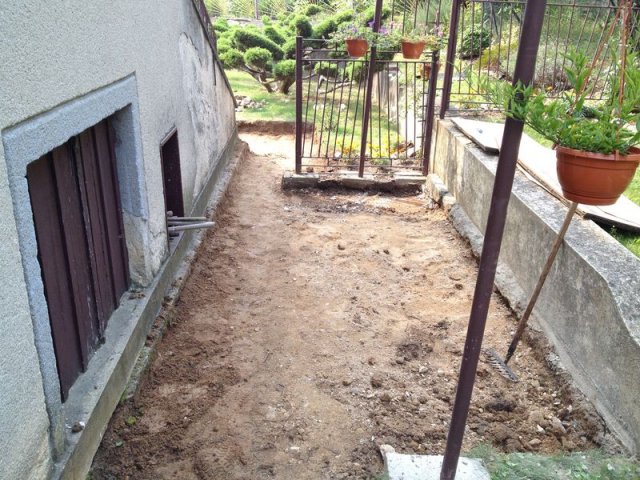 Mokra-zámková dlažba