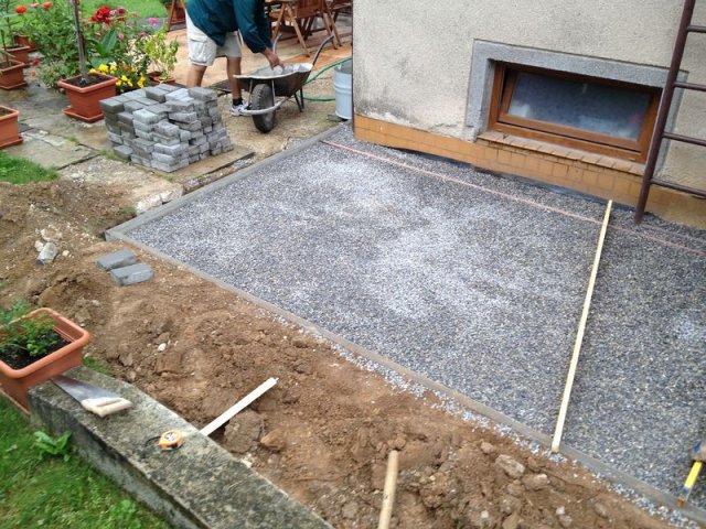 Mokra-zámková dlažba