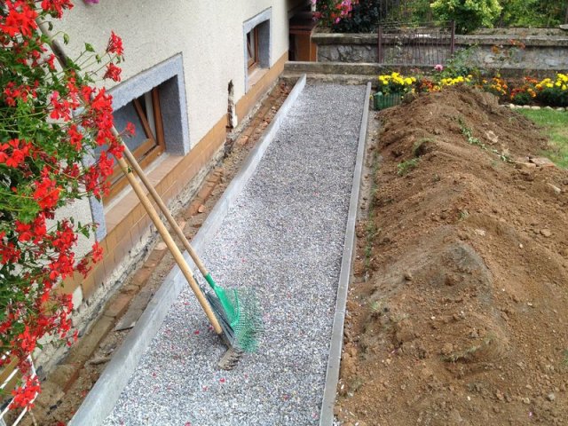 Mokra-zámková dlažba