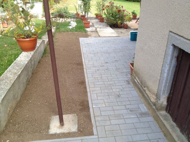 Mokra-zámková dlažba