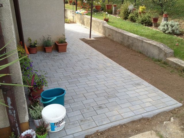 Mokra-zámková dlažba