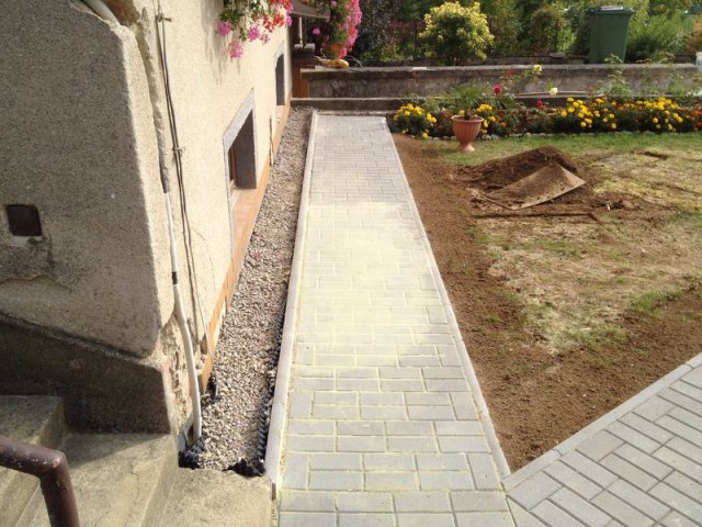 Mokra-zámková dlažba