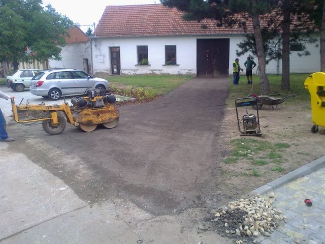 Rajhradice-vjezd z asf.recyklátu