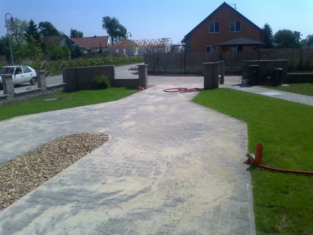 Rajhradice-zámková dlažba