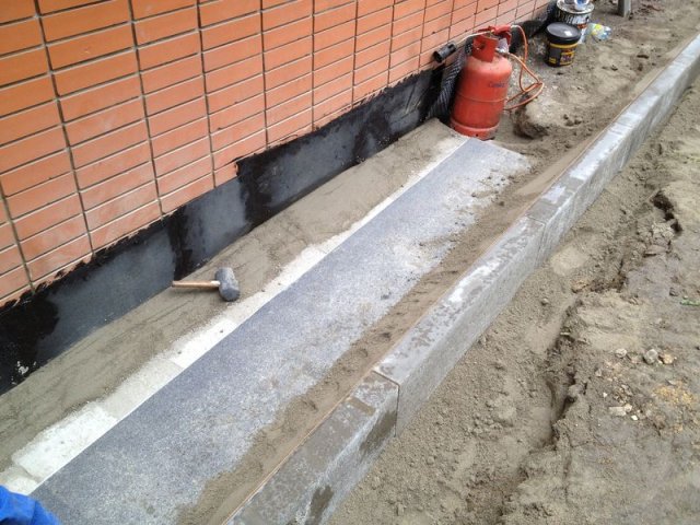 Skřivanova-okapový chodník