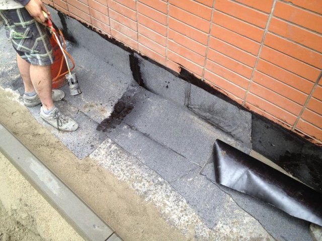 Skřivanova-okapový chodník