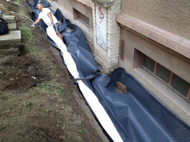 Šumavská-okapový chodník