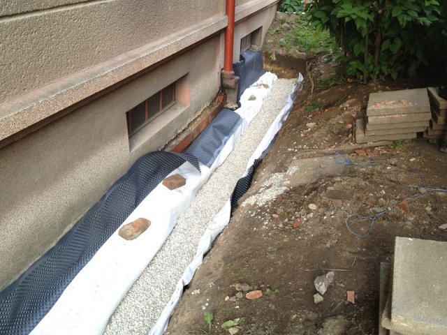 Šumavská-okapový chodník