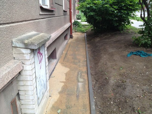 Šumavská-okapový chodník